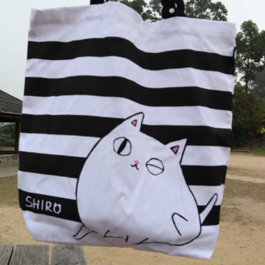 Itchy Cat A4 Size Tote Bag Neko Sankyodai Black and White Large For Cat Lover